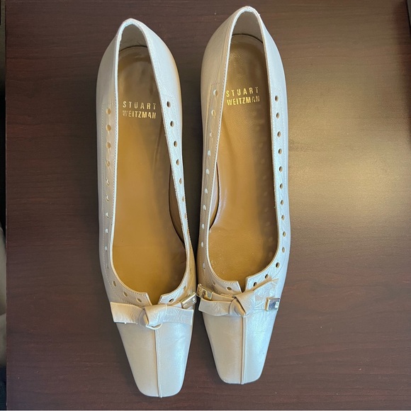 🎉Stuart Weitzman Off-white, Kitten Heel pumps. 9-1/2 narrow - Picture 4 of 12